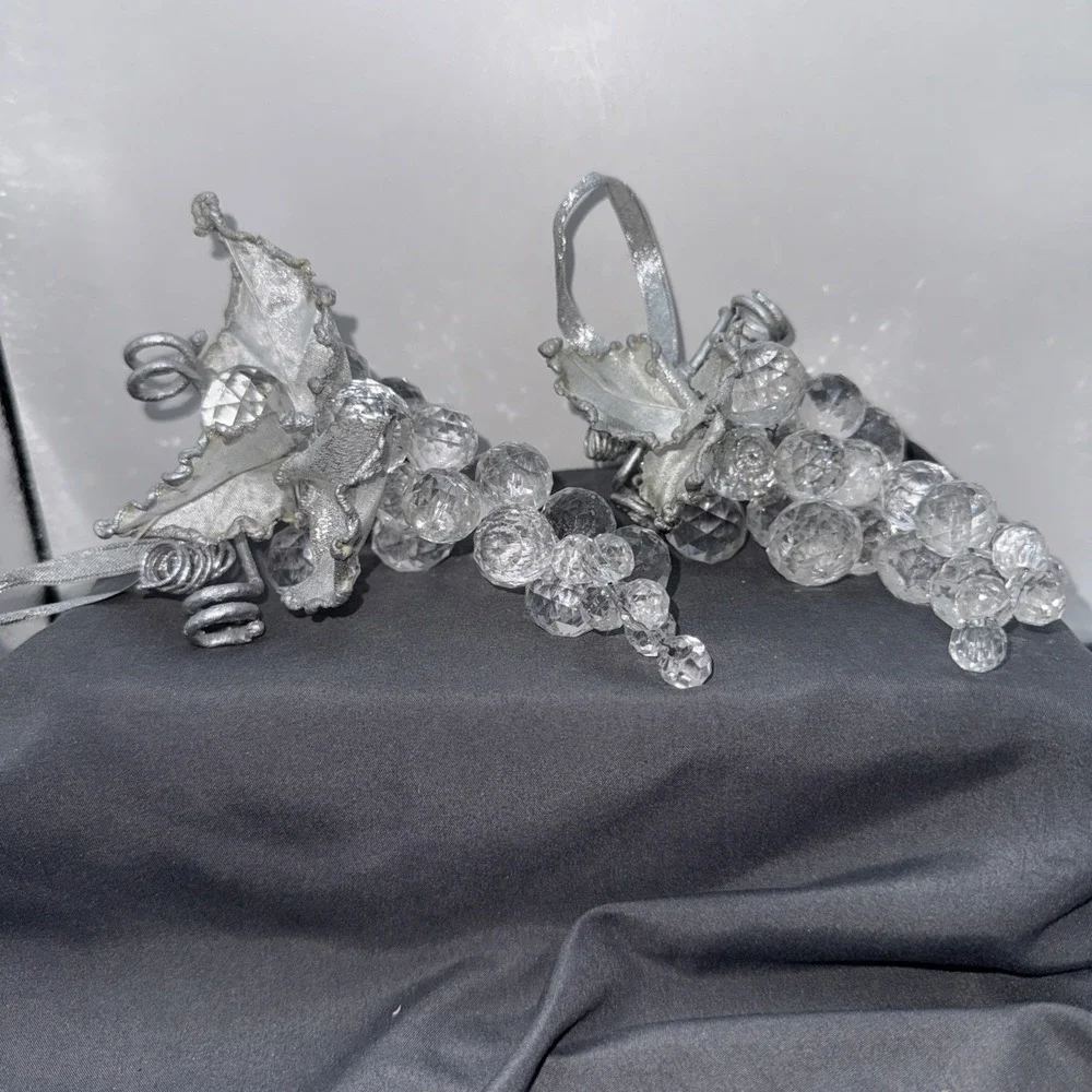 VTG Lucite Acrylic Faceted Grape Cluster Clear With Silver Leaf Lot of 2